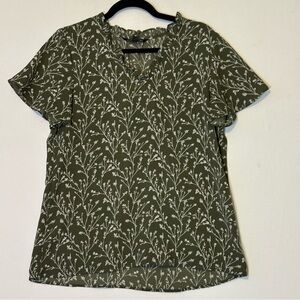 41 Hawthorn Darcy Olive Floral Top Medium